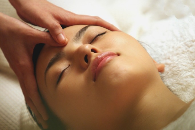 Cellular Energising Lifting Facial Massage